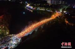 奢香故里贵州大方 火把节活动吸引游客